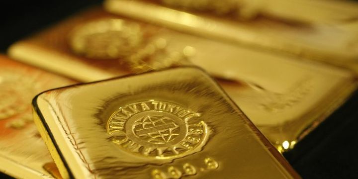 Altın Fed öncesi düşüşün ardından yatay seyretti