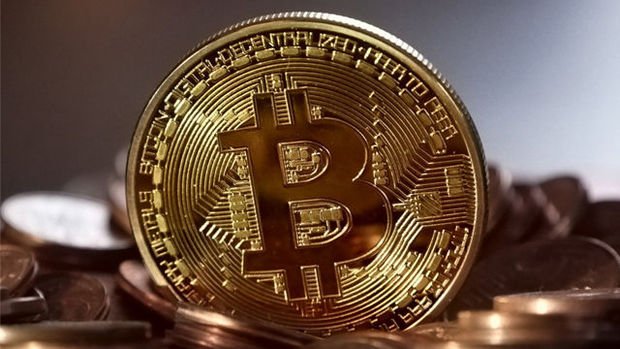 Bitcoin 10 bin doları aştı