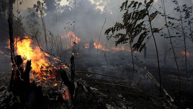 Bolsonaro, Amazonlar'daki yangınlar için yapılan yardımı reddetti