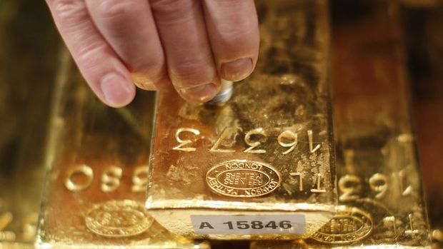 Altın küresel görünüm endişeleri ile 1,500 dolar civarında tutundu