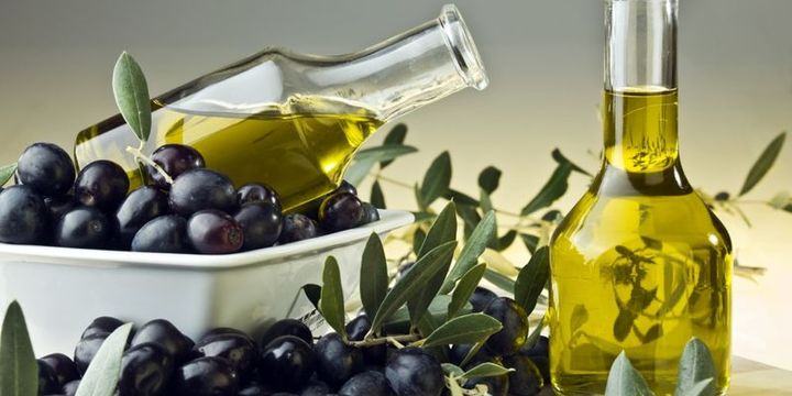İlk hasat zeytinyağı 15 bin liraya satıldı