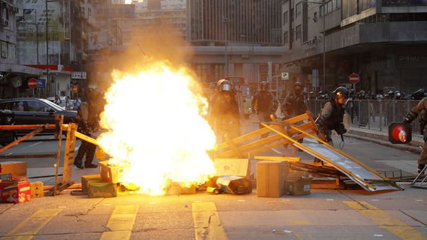 Hong Kong'daki protestolar şiddet olaylarına sahne oldu