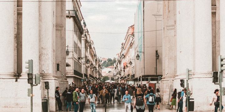 Euro Bölgesi siparişlerin azalmasıyla durgunluğa yaklaştı