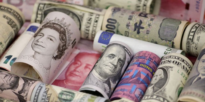 Euro dolar karşısında karışık veriler ile sakin seyretti