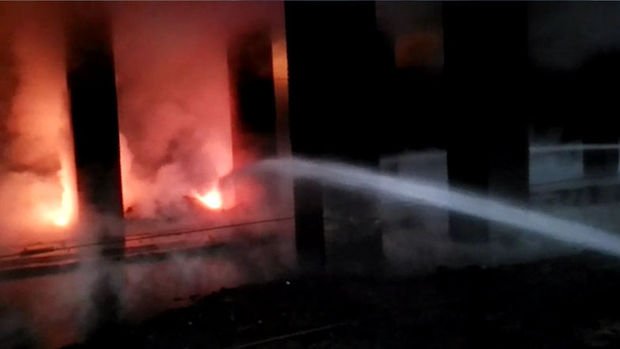 Hatay'da demir çelik fabrikasındaki yangın söndürüldü