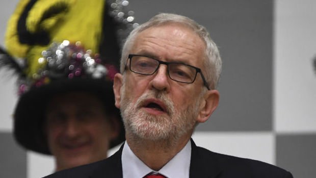 İşçi Partisi lideri Jeremy Corbyn, yenilgi için özür diledi