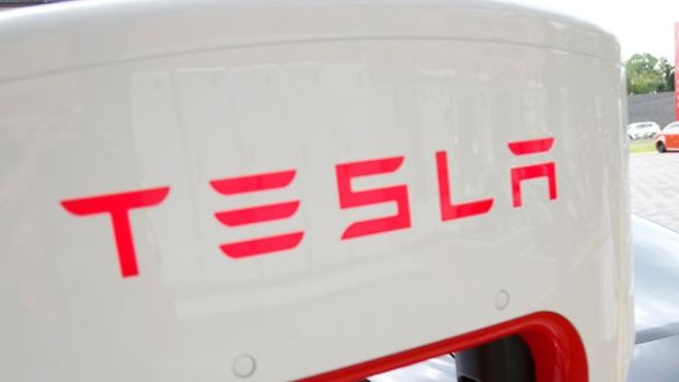 Tesla, Çin'de ürettiği ilk otomobilleri teslim etti