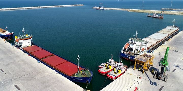 2243039_720x360.jpg
