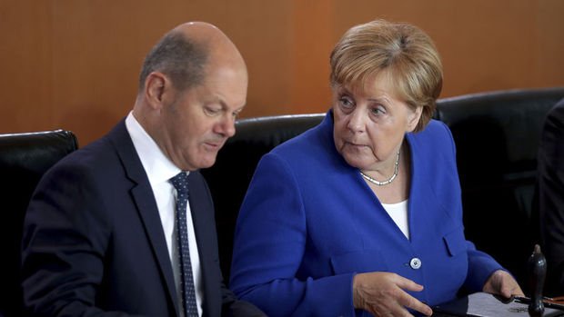 Almanya'dan krizi önlemek için sınırsız likidite