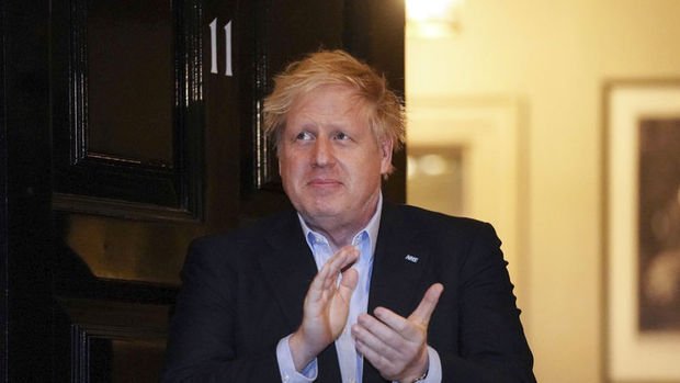 İngiltere Başbakanı Boris Johnson hastaneye kaldırıldı 