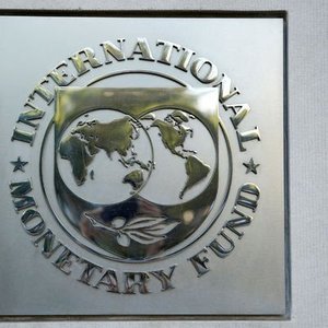 IMF KÜRESEL BÜYÜME TAHMİNİNİ DÜŞÜRDÜ 