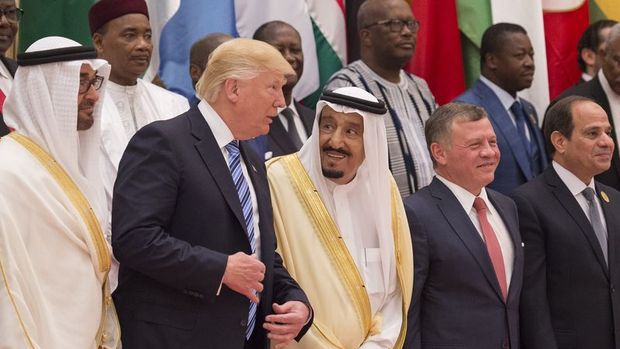 Trump ile Suudi Arabistan Kralı Selman küresel enerji piyasalarını görüştü