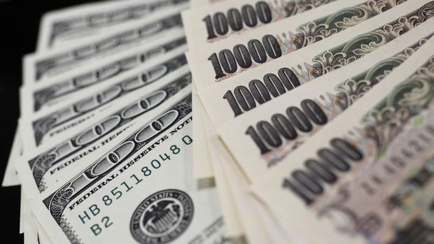 Yen azalan güvenli varlık talebiyle dolar karşısında geriledi