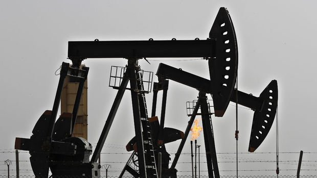 Petrol rekor kıran ABD verisi sonrası sıçramasının ardından hafifçe geriledi