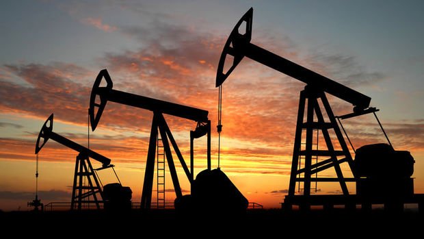 Petrol OPEC + koalisyonunun üretim kısıntılarını azaltması ile düştü