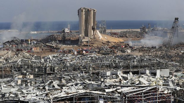 Beyrut Valisi: Patlamanın yol açtığı zararın 10 ila 15 milyar doları aştığını tahmin ediyoruz