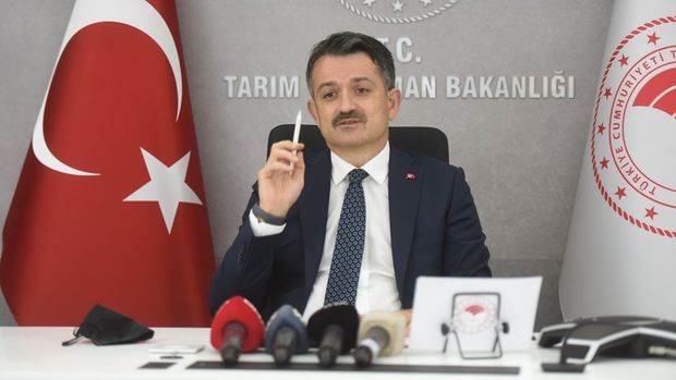Pakdemirli Bu Yil Kuru Uzum Fiyatini 12 5 Tl Nin Altina Dusurmeyecegiz Bloomberg Ht