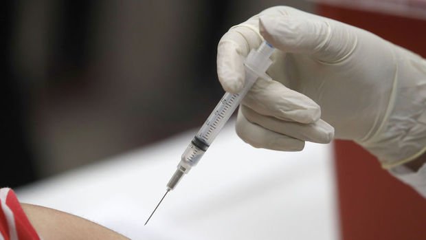 Çin 4 Kovid-19 aşı adayının 3. aşama klinik testlerinin yapıldığını duyurdu