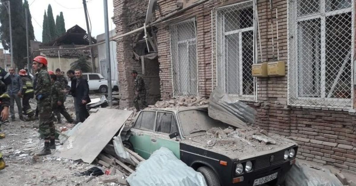 Ermenistan, Azerbaycan'daki şehir ve köyleri bombalıyor