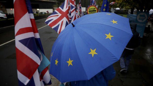İngiltere, AB ile anlaşmaya varmak için Brexit yasasında düzenleme yapmaya hazırlanıyor