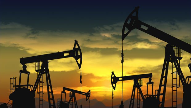 Petrol stok verisi ve OPEC+ endişeleriyle düştü
