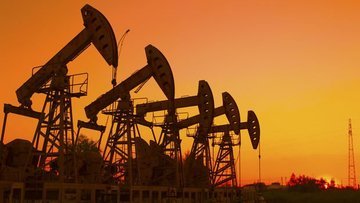 Petrol OPEC+ toplantısı öncesi yatay seyrediyor