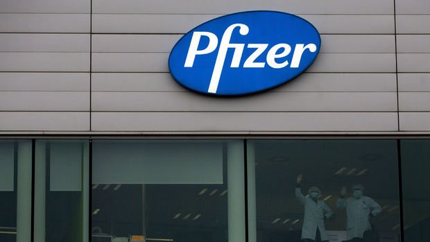 Pfizer 2020 aşı üretim hedefini yarıya düşürdü