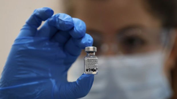 Pfizer ve BioNTech'in Avrupa'ya aşı tedariki geçici süre azaltılacak