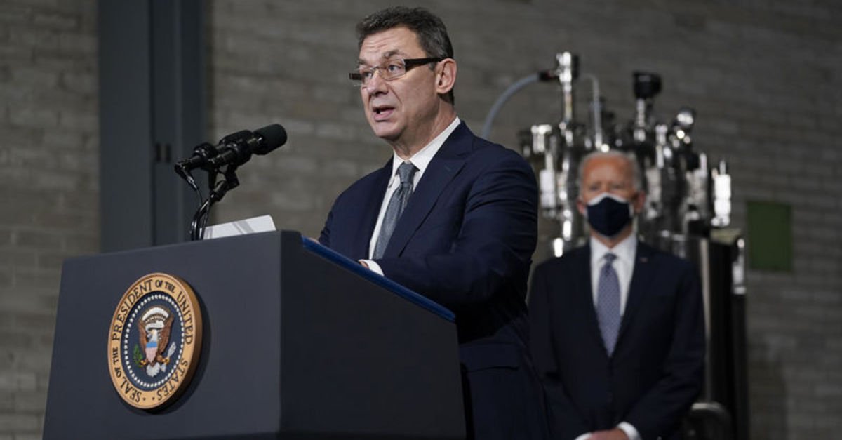 Pfizer Kovid-19 aşısı üretimini artırmayı planlıyor