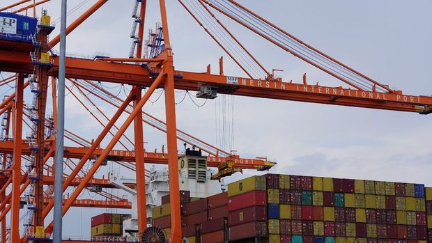 Dış ticaret açığı Ocak'ta %33 düştü