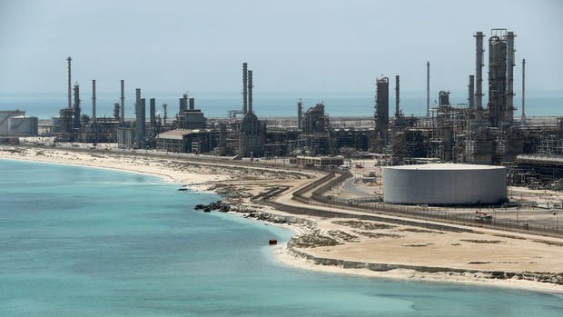 Dünyanın en büyük petrol terminaline saldırı