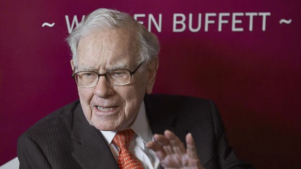 Warren Buffett 90 yaşında 100 milyar dolar servete ulaştı 