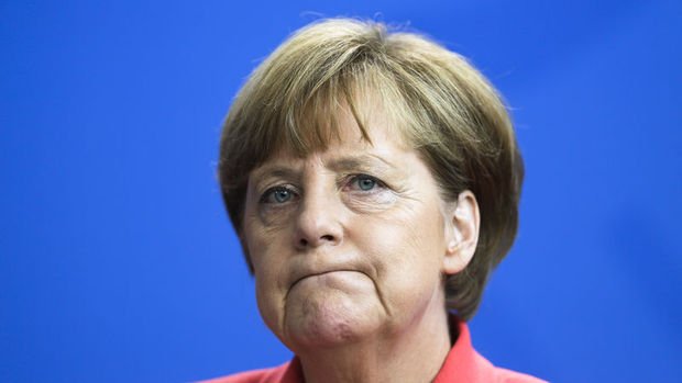 Merkel: Paskalya Bayramı kararı bir hataydı