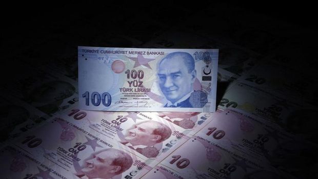 Zayıflayan dolar ile Türk Lirası artıya geçti