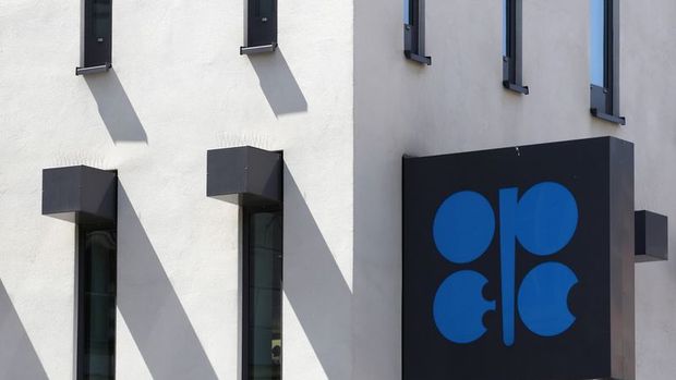 OPEC+, Mayıs itibarıyla üretim kesintilerini hafifletme planına devam edecek