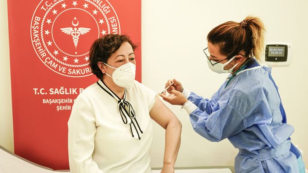 Türkiye'de iki doz koronavirüs aşısı yaptıranların sayısı 10 milyonu geçti