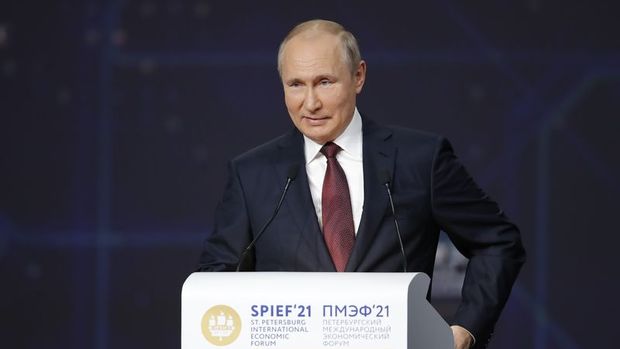 Putin: Dolar bir savaş aracı olarak kullanılıyor