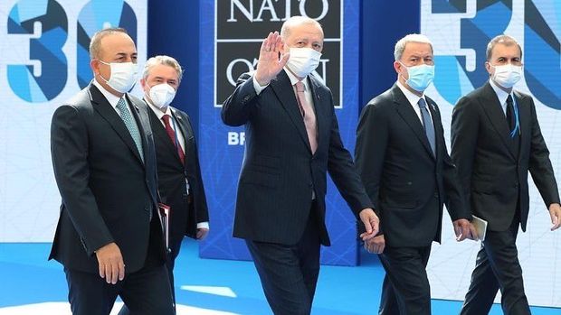 Cumhurbaşkanı Erdoğan'dan NATO zirvesinde ikili görüşmeler  