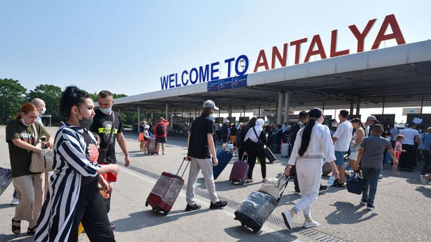 Antalya'da turizmdeki hareketlilik sektörü sevindirdi
