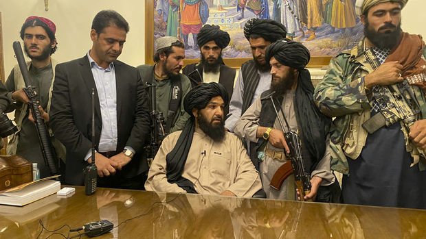 Taliban Kabil'de, ABD personelini transfer ediyor