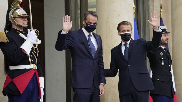 Fransa, Yunanistan'la savunma anlaşması imzaladı