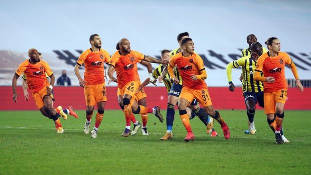 Fenerbahçe ve Galatasaray zarardan kâra döndü
