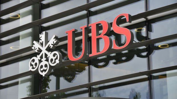 UBS üçüncü çeyrekte kârını hızlı artıran rakiplerine katıldı