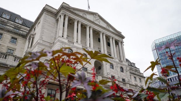 Faizi değiştirmeyen İngiltere Merkez Bankası önümüzdeki aylar için artış sinyali verdi    