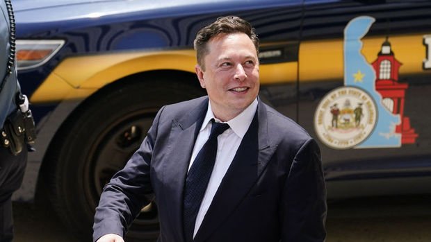 Elon Musk’tan sosyal medyada ‘hisse satayım mı?’ anketi 