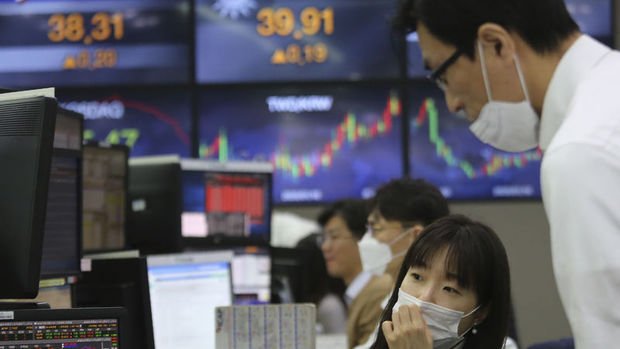 Asya borsaları Çin verilerinin ardından düştü