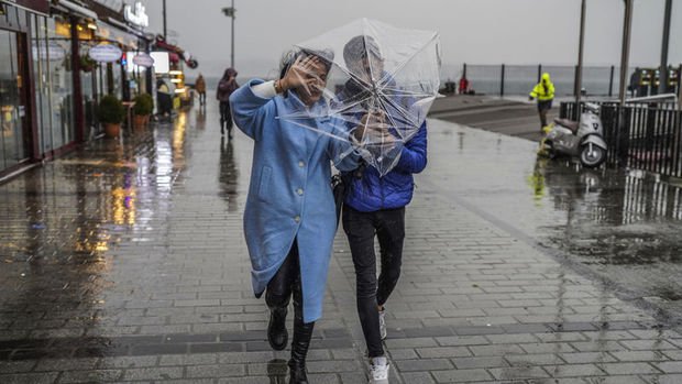 İstanbul'da fırtına nedeniyle eğitime 1 günlük ara 