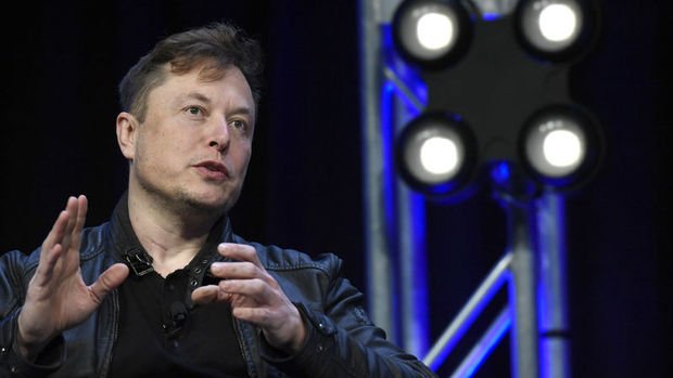 Musk Tesla hissesi satmaya devam ediyor