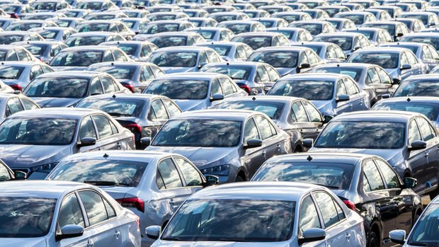 Otomobil ve hafif ticari araç satışları 2021'de daraldı