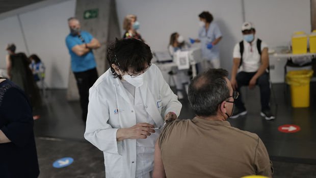 Avrupa’da zorunlu aşı tartışmaları büyüyor